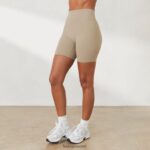 Lounge pyöräilyshortsit x jess hunt kellanruskea vaatteet naiset D46R26819 - Image 4