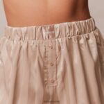 Lounge raidalliset satiiniset pyjamashortsit minkki vaatteet naiset D46R26926 - Image 3